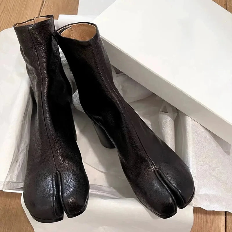LOR MALE 2025 Design Leather Tabi Boots Fashion Round Toe Chunky Mid Calf Boots Autumn Winter Split Toe Shoes