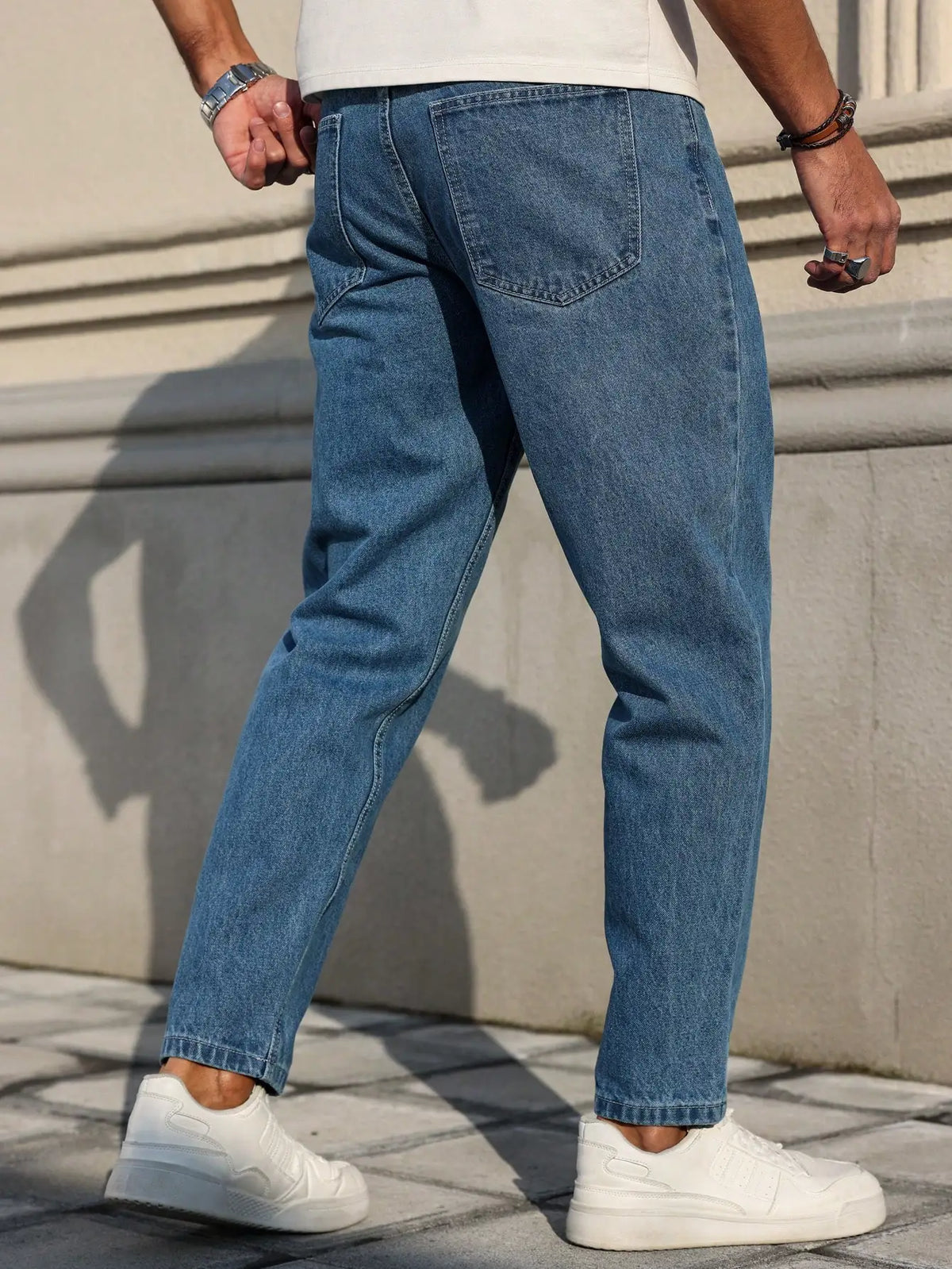 LOR MALE Men's Jeans Are Made of Classic Blue Denim Fabric with a Loose Fit, Making Them an Indispensable Versatile Item in the Wardrobe.