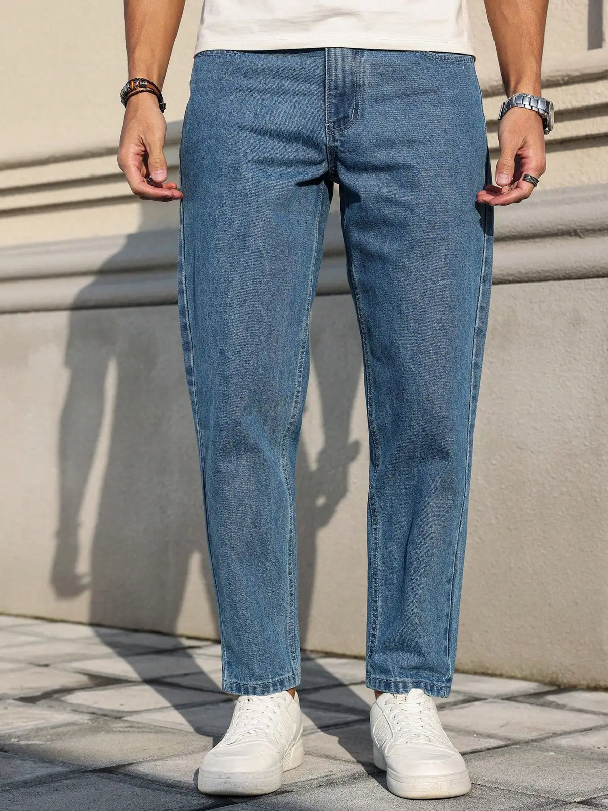 LOR MALE Men's Jeans Are Made of Classic Blue Denim Fabric with a Loose Fit, Making Them an Indispensable Versatile Item in the Wardrobe.