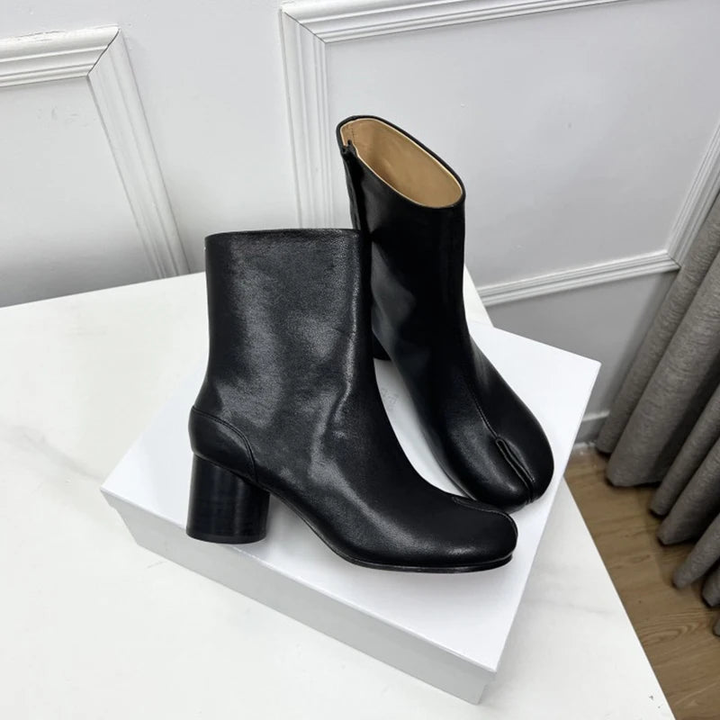 LOR MALE 2025 Design Leather Tabi Boots Fashion Round Toe Chunky Mid Calf Boots Autumn Winter Split Toe Shoes
