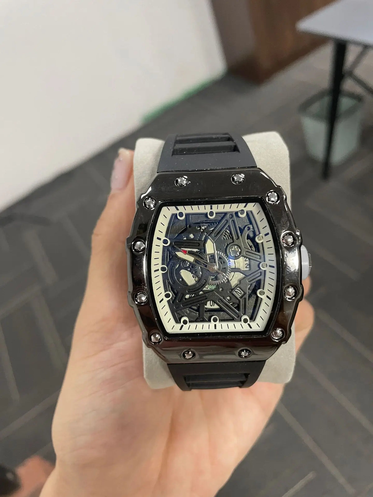 LOR MALE Men Watches Light Luxury Brand Domineering Beauty Trend Pentagram Luminous Win
