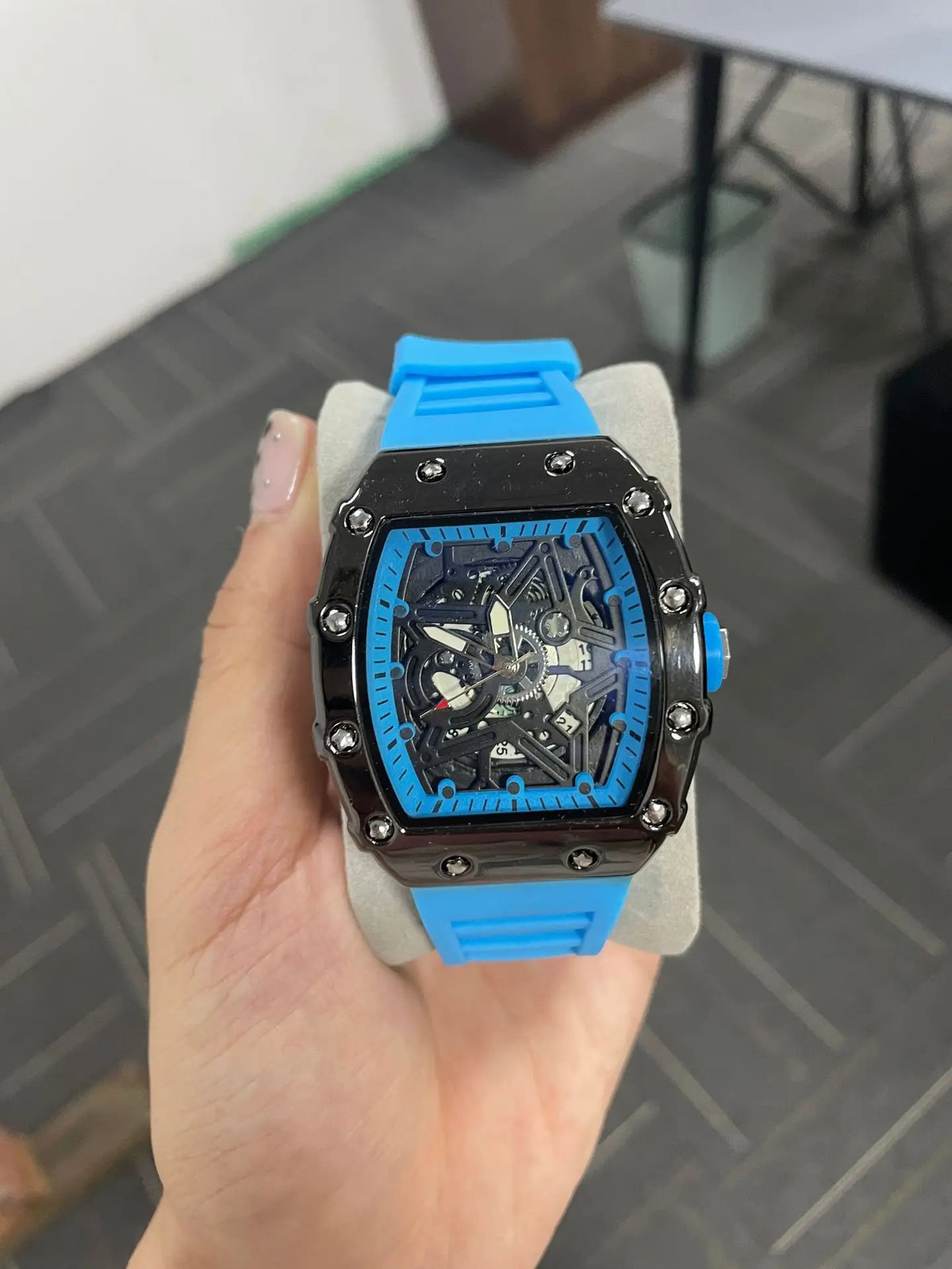 LOR MALE Men Watches Light Luxury Brand Domineering Beauty Trend Pentagram Luminous Win